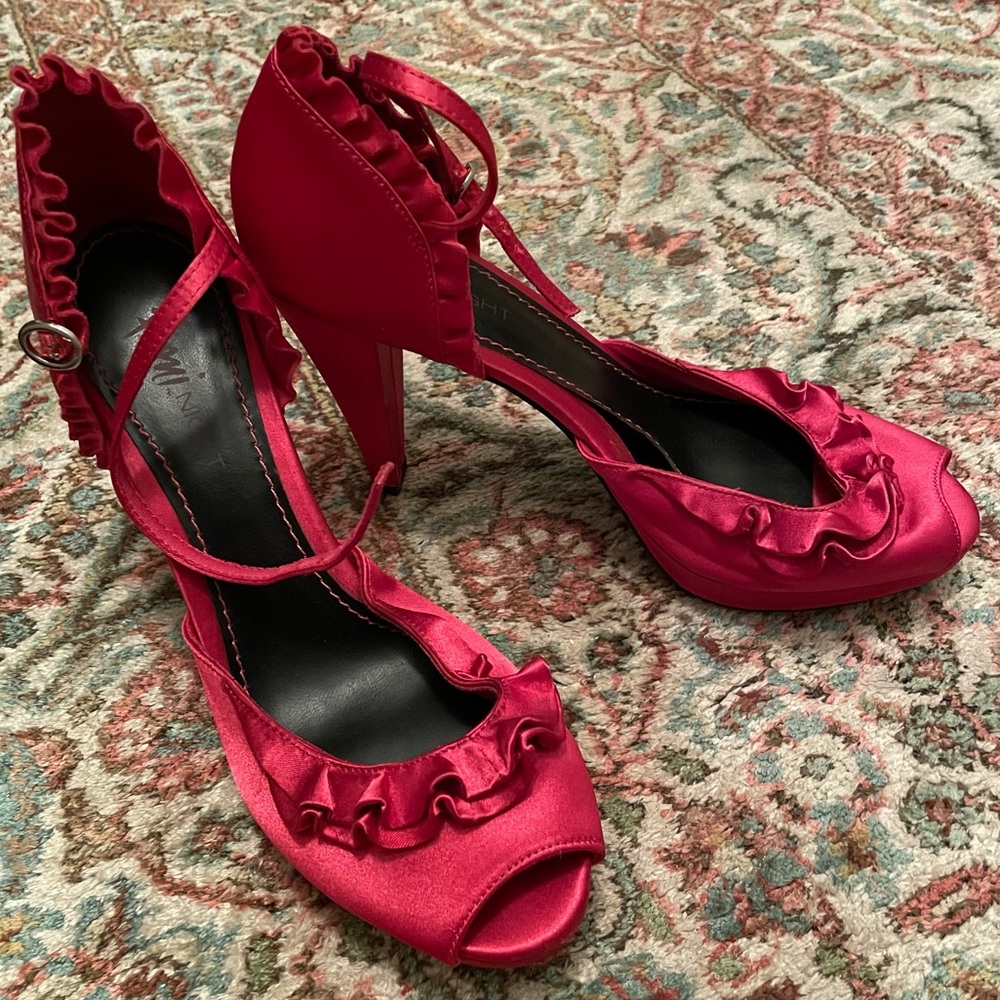 Fioni Night Magenta / Hot Pink Satin Heels